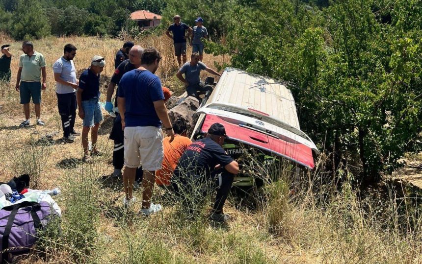 milas trafik kazası milas kaza milas minibüs kazası milas korucuk kaza milas minibüs devrildi