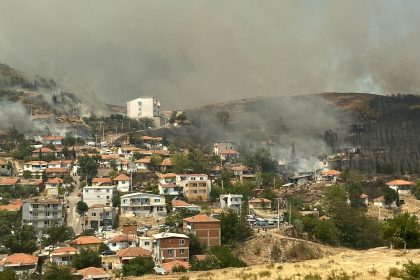 İzmir, İzmir'de yangın, Karşıyaka yangın, İzmir son dakika yangın, İzmir Yamanlar.