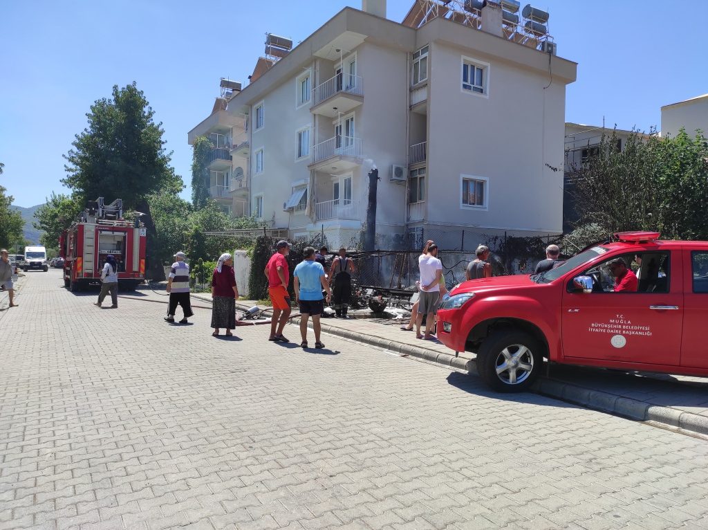 fethiye yangın fethiyede yangın fethiye depo yangın akarca yangın