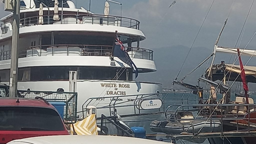 White Rose of Drachs Alibaba'nın başkanı Mega yat fethiye alibabanın yatı Fethiye iskelesi John Michael Evans