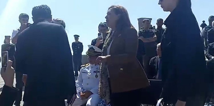burcu köksal, burcu köksal kimdir, burcu köksal plastik sandalye, burcu köksal sandalye, afyonkarahisar.