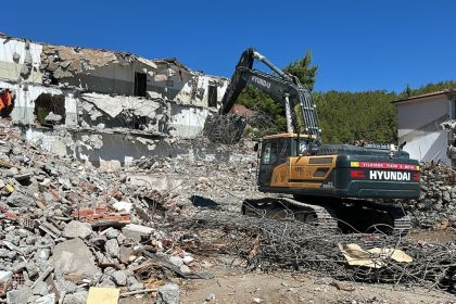 marmaris yıkılan okul deprem okul yıkımı