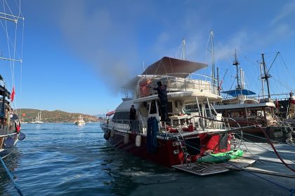 Fethiye kordon Fethiye tekne yangını fethiye kordon tekne fethiye kordonda tekne yangını