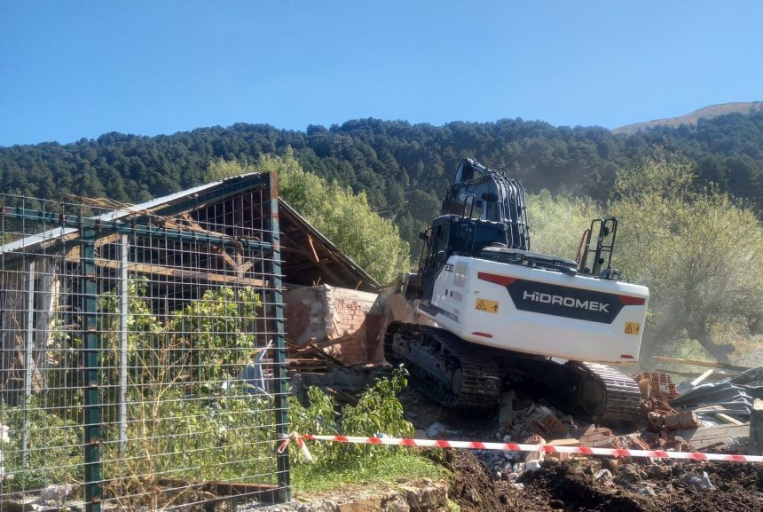 Fethiye nif mahallesi Fethiye belediyesi yıkım Kaçak yapı yıkımı Fethiye Belediyesi