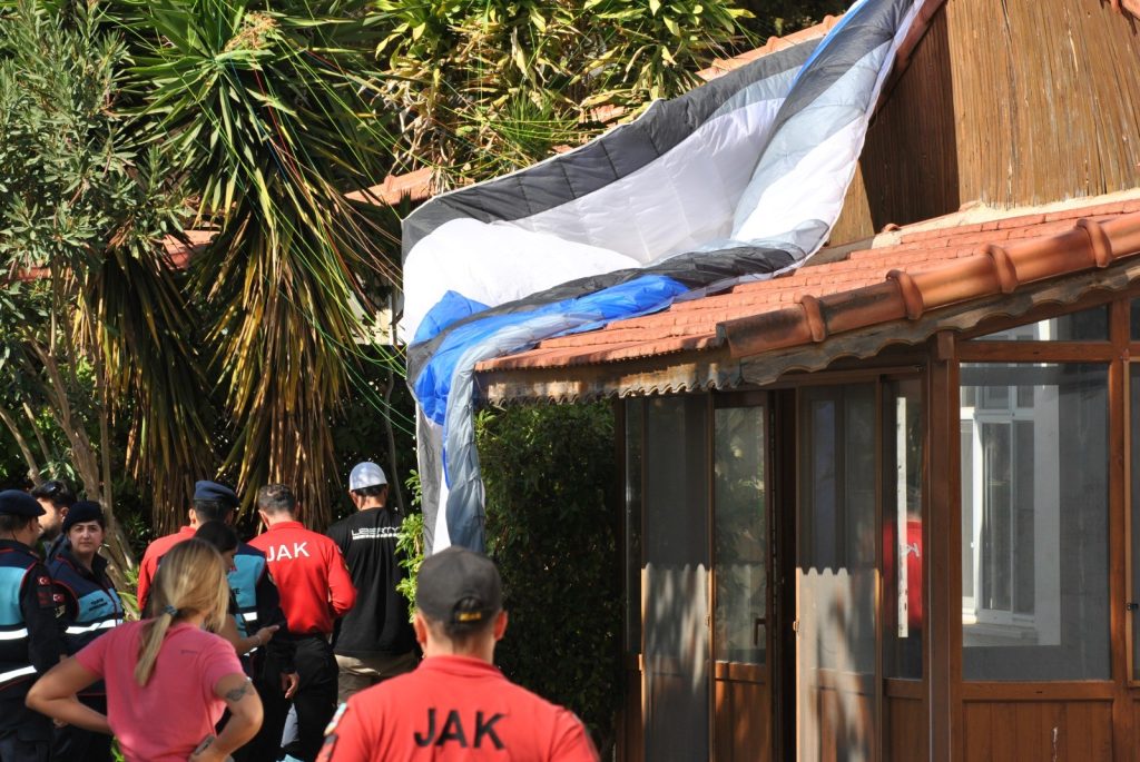  Fethiye Ölüdeniz Hava Oyunları Festivali kaza Ölüdeniz Hava Oyunları kaza Fethiye İsviçreli paraşütçü karakol İsviçreli paraşütçü karakola düştü