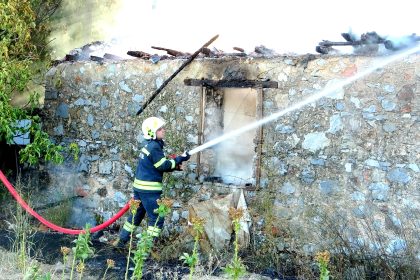 menteşe yangın Menteşe ahır yangını Menteşe ev yangını