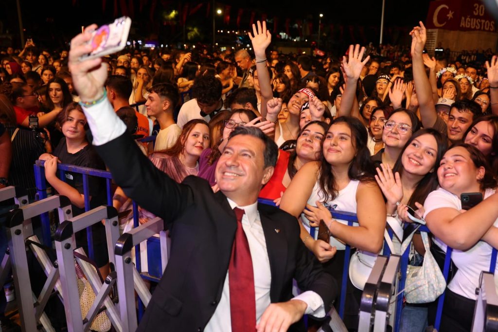 Muğla Büyükşehir Belediye Başkanı Ahmet Aras 29 ekim mesajı ahmet aras 29 ekim mesajı cumhuriyet bayramı mesajı muğla cumhuriyet bayramı