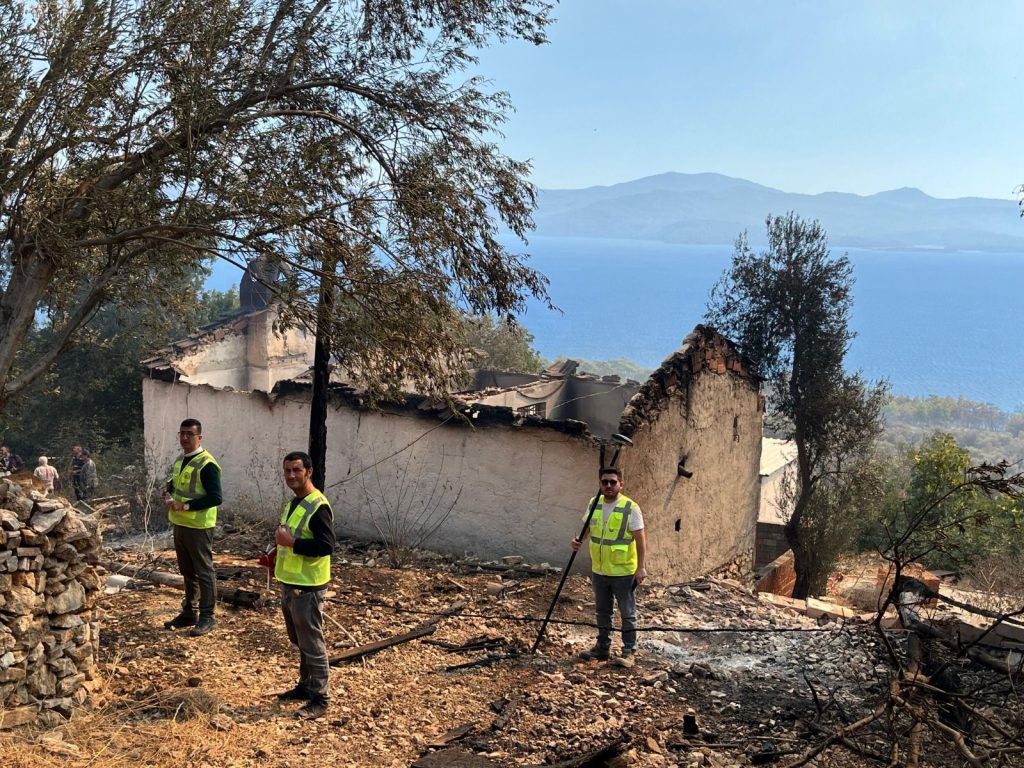 Muğla Büyükşehir Belediyesi Muğla Büyükşehir Belediyesi yardım desteği muğla yangın desteği muğla dalaman ve menteşe yangınları yangın desteği