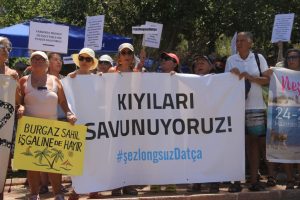 Şezlongsuz Datça İnisiyatifi basın açıklaması Şezlongsuz Datça İnisiyatifi alim karaca Şezlongsuz Datça İnisiyatifi karataş plajı kıyı işgali