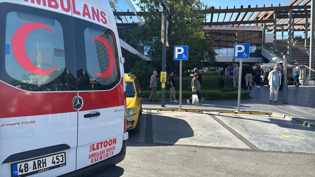 Fethiye bıçaklı kavga fethiye kavga fethiye bir kişi yaralandı