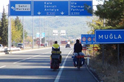 Muğla iklim krizi Diago Hara Enrique Pina muğla iklim krizine dikkat çekmek İklim krizine karşı muğlaya gelen aktivistler