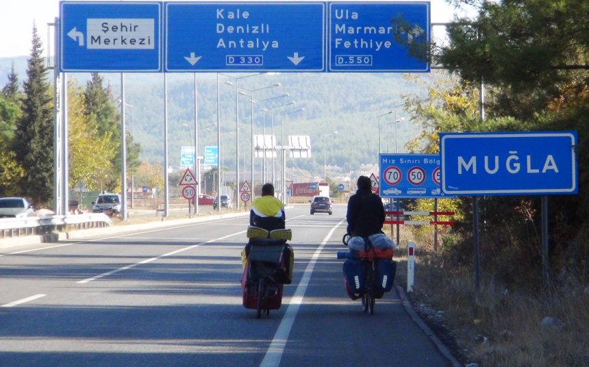Muğla iklim krizi Diago Hara Enrique Pina muğla iklim krizine dikkat çekmek İklim krizine karşı muğlaya gelen aktivistler