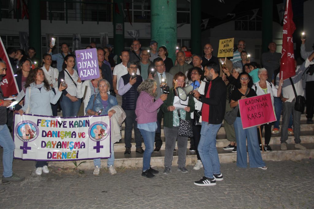 Fethiye eylem fethiye kayyum protestosu fethiye emek ve demokrasi güçleri Fethiye Kadın Danışma ve Dayanışma Derneği fethiye kayyum protestosu