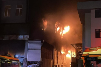 beylikdüzü yangın, beylikdüzü, beylikdüzü fabrika yangını, beylikdüzü son dakika, beylikdüzü yangın son dakika