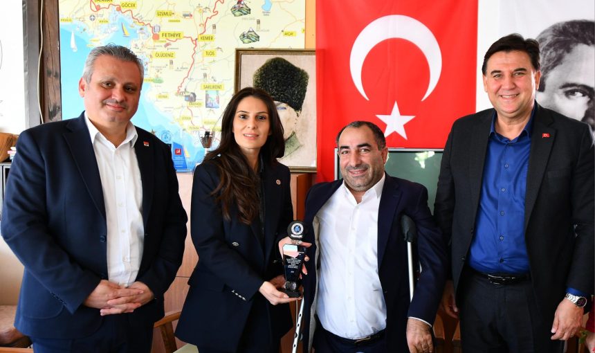 Engelli Dostu Muğla Milletvekili ödülü CHP Muğla Milletvekili Gizem Özcan Türkiye Sakatlar Derneği Fethiye Şubesi Gizem Özcan Engelli Dostu Muğla Milletvekili ödülü Engelli Dostu Muğla Milletvekili