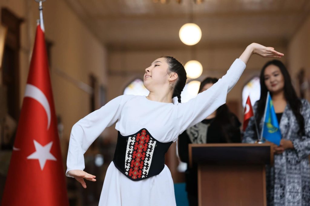 Türk Kültürü etkinliği Muğla Sıtkı Koçman Üniversitesi Muğla Valisi İdris Akbıyık Muğla Sıtkı Koçman Üniversitesi Kazakistan Öğrenci Topluluğu