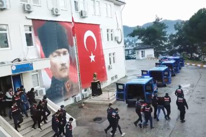 Muğla operasyon Muğla göçmen kaçakçılığı operasyonu Muğla merkezli göçmen kaçakçılığı üç ilde göçmen kaçakçlığı