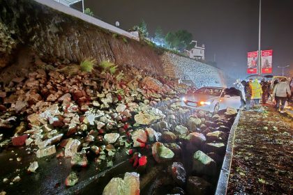 Bodrum istinat duvarı Bodrum istinat duvarı çöktü Bodrum istinat duvarı ana yola düştü bodrum kaza