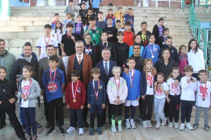 fethiyede atatürk koşusu, 27 aralık atatürk koşusu, atatürk koşusu, fethiyede öğrenciler atatürk koşusunda, fethiye gençlik ve spor ilçe müdürlüğü