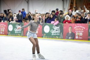 menteşede yeni yıl festivali, menteşe kent meydanında yeni yıl, muğlada yeni yıl, menteşe kent meydanında festival