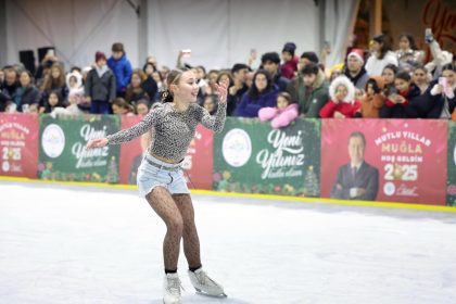 menteşede yeni yıl festivali, menteşe kent meydanında yeni yıl, muğlada yeni yıl, menteşe kent meydanında festival