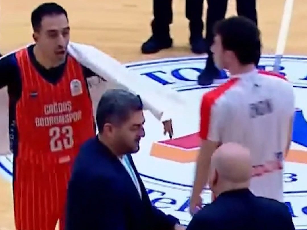 MKE Ankaragücü Çağdaş Bodrumspor basketbol Çağdaş Bodrumspor MKE Ankaragücü Başantrenörü Halil Üner basketbol kavga Türkiye basketbol ligi kavga