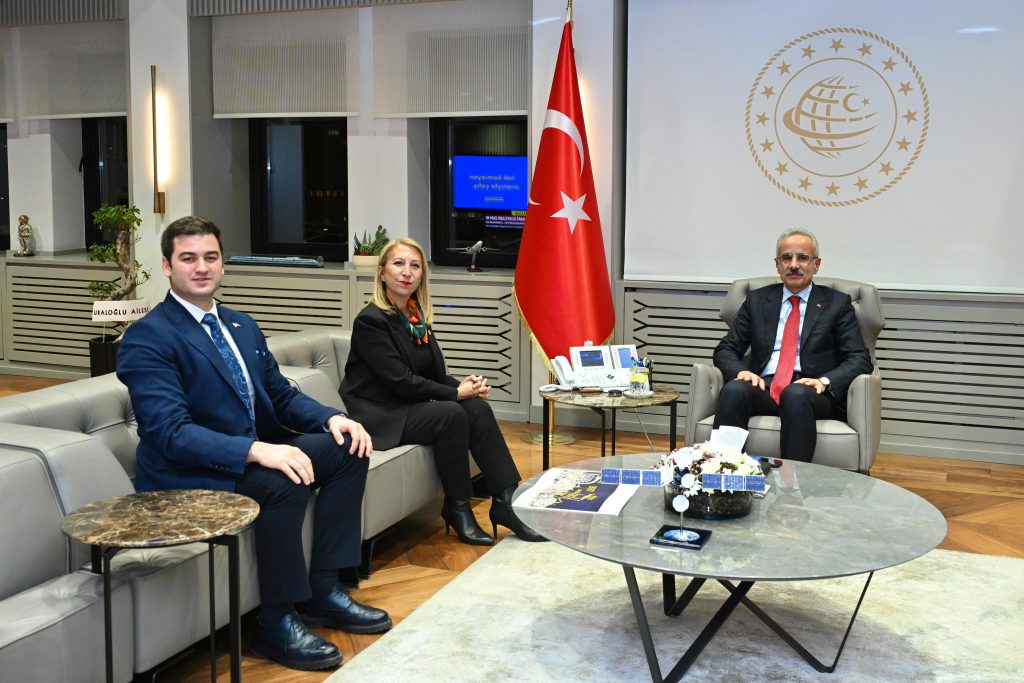 CHP Muğla Milletvekili Süreyya Öneş Derici CHP Muğla Milletvekili Süreyya Öneş Derici ziyaret içişleri bakanına ziyaret Ulaştırma ve Altyapı Bakanı Abdülkadir Uraloğlu ziyaret