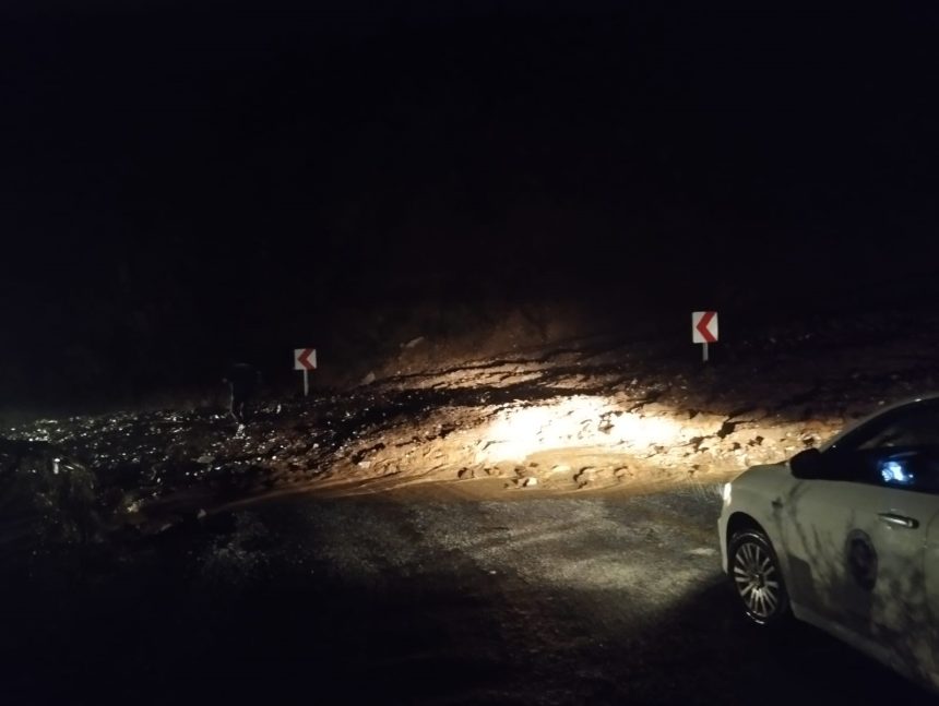 marmaris toprak kayması marmaris heyelan marmaris yollar kapandı marmaris sağanak yağış marmaris kapalı yollar