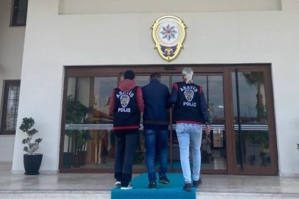 fethiyede yakalanan hükümlü, fethiyede yakalanan şahıs, fethiyede aranan şahıs, fethiye asayiş büro, foça mahallesinde yakalanan şahıs