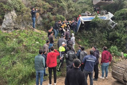 bodrumda kamyonet kazası, bodrumda kamyonet şarampole yuvarlandı, bodrumda kaza, bodrumda trafik kazası, muğlada trafik kazası