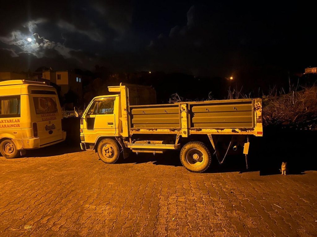 bodrumda yol kenarına çöp, bodrumda kamyonla çöp, bodrumda çöp dökenlere ceza, bodrumda yol kenarında çöp, bodrumda kamyonla çöp dökenler