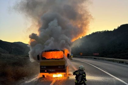 fethiyede kamyonet yandı, fethiyede kamyonet alev aldı, fethiyede yakıt dolu tanker yandı, göcekte yakıt dolu tanker yandı, göcekte kamyonet yandı