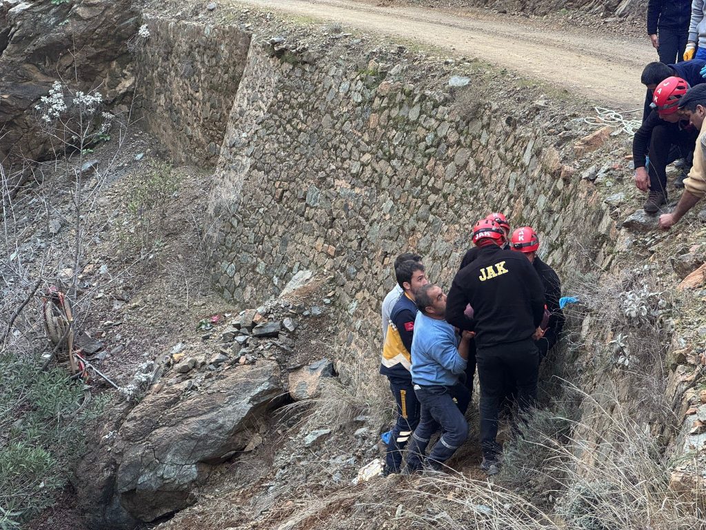 fethiye motosiklet dereye düştü, fethiye karagedik kaza, fethiye motosiklet kazası, fethiye jandarma arama kurtarma, muğla motosiklet kazası