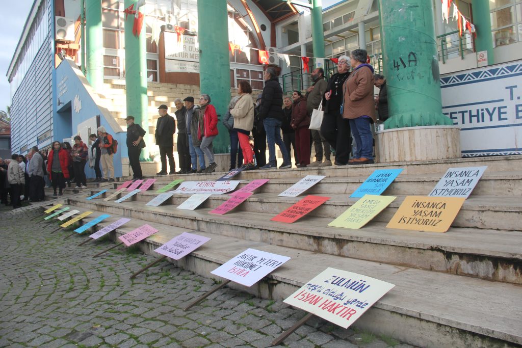 fethiye emekliler, fethiye emekliler dayanışması, fethiye emekliler 80 hafta, fethiye emekliler eylemi, fethiye emekliler eylemi ahmet aras