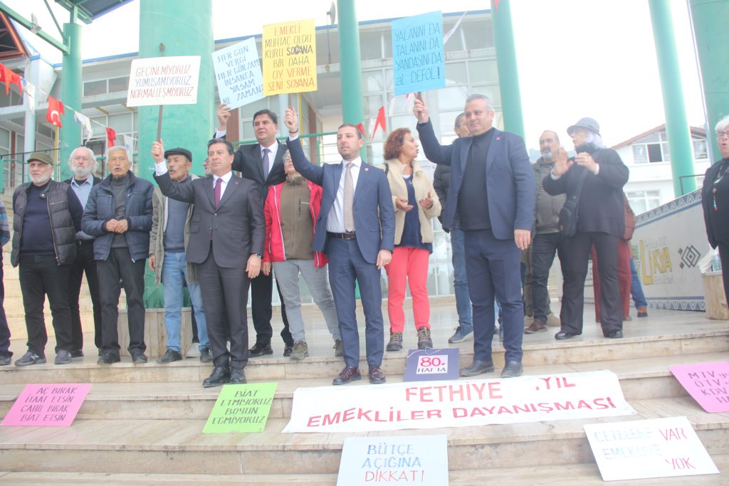fethiye emekliler, fethiye emekliler dayanışması, fethiye emekliler 80 hafta, fethiye emekliler eylemi, fethiye emekliler eylemi ahmet aras