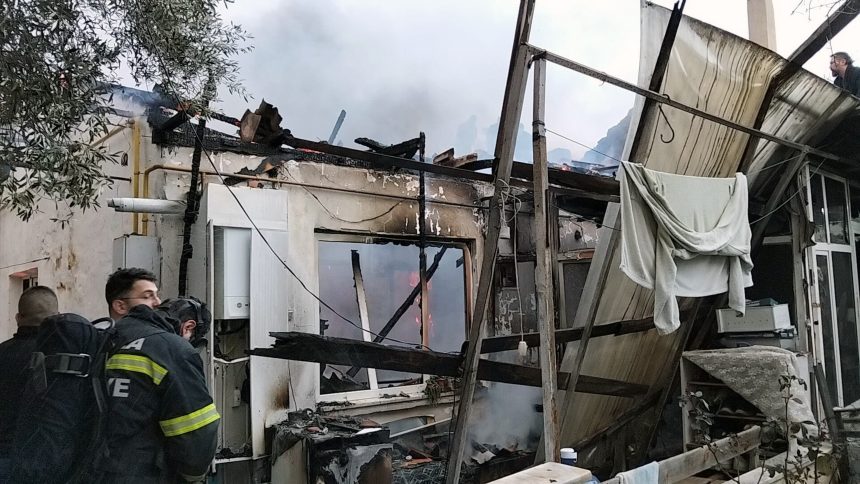 menteşede yangın, menteşede yanan ev, menteşede ev yandı, muğlada yangın, muğlada yanan ev