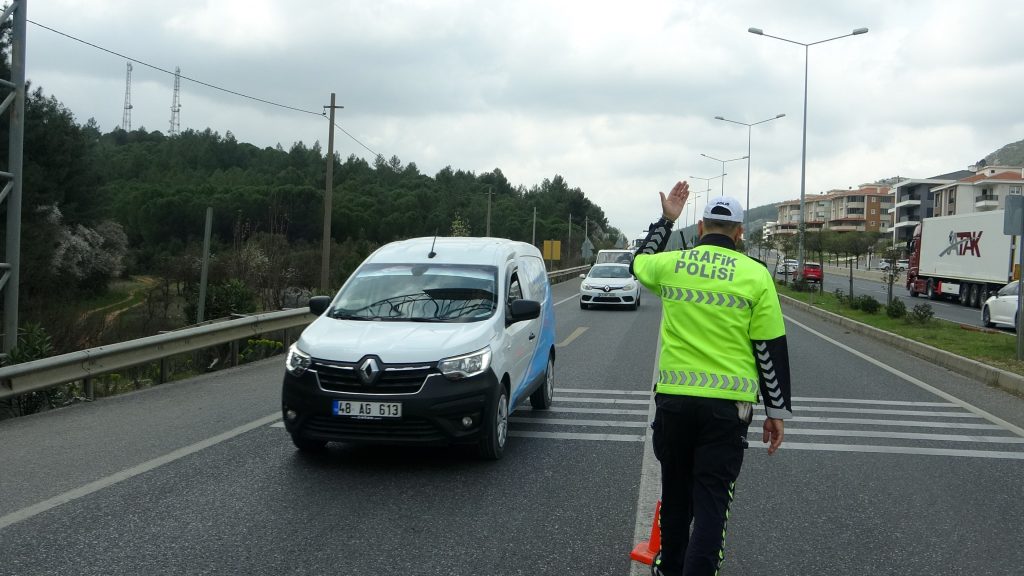 yeni trafik cezaları 2025, yeni trafik cezaları listesi, yeni trafik cezaları ne zaman yürürlüğe girecek, yeni trafik cezaları yürürlüğe girdi mi, yeni trafik kanunu