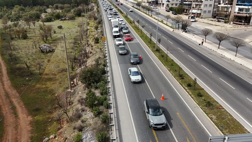 aydın muğla karayolu yoğunluk, aydın muğla, muğla bayram trafiği, muğla trafik yoğunluğu, muğlada araç kuyruğu