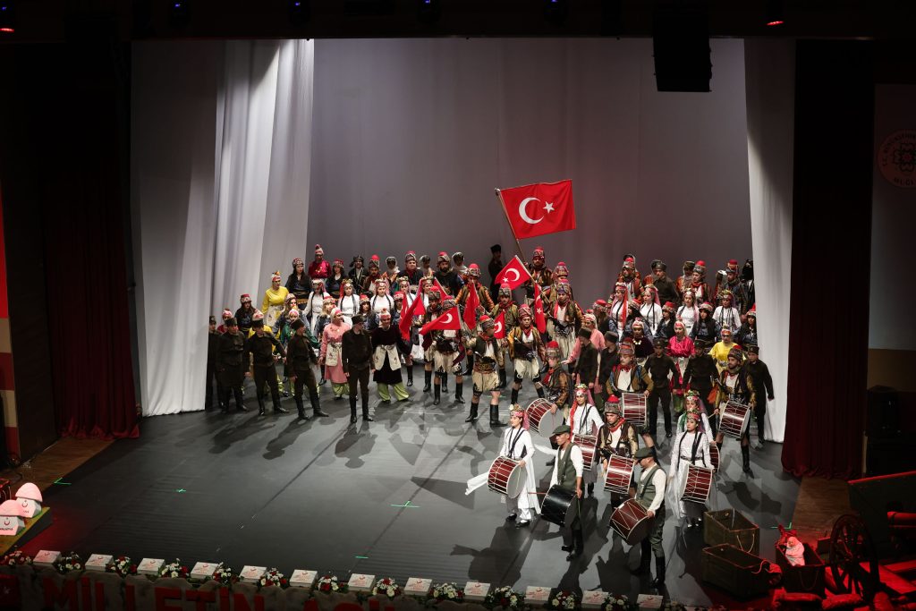 18 mart etkinlikleri muğla, muğla büyükşehir belediyesi 18 mart, Muğla çanakkale şehitlerini anma satranç turnuvası, muğla İlker Başbuğ, muğla zeybeklerle çanakkale gösterisi
