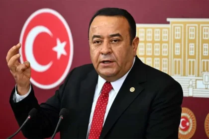 adnan beker kimdir adnan beker hangi parti adnan beker chp adnan beker Adnan beker özgür özel