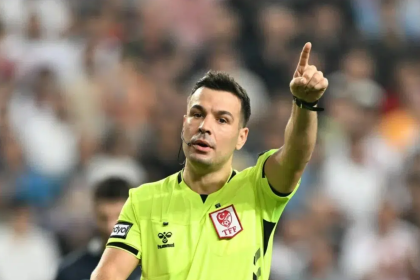 Turkcell Süper Kupa yarı finalinde oynanacak Galatasaray - Trabzonspor maçının hakemi açıklandı. Mücadelede düdük çalacak isim ve yardımcı hakemler belli oldu.