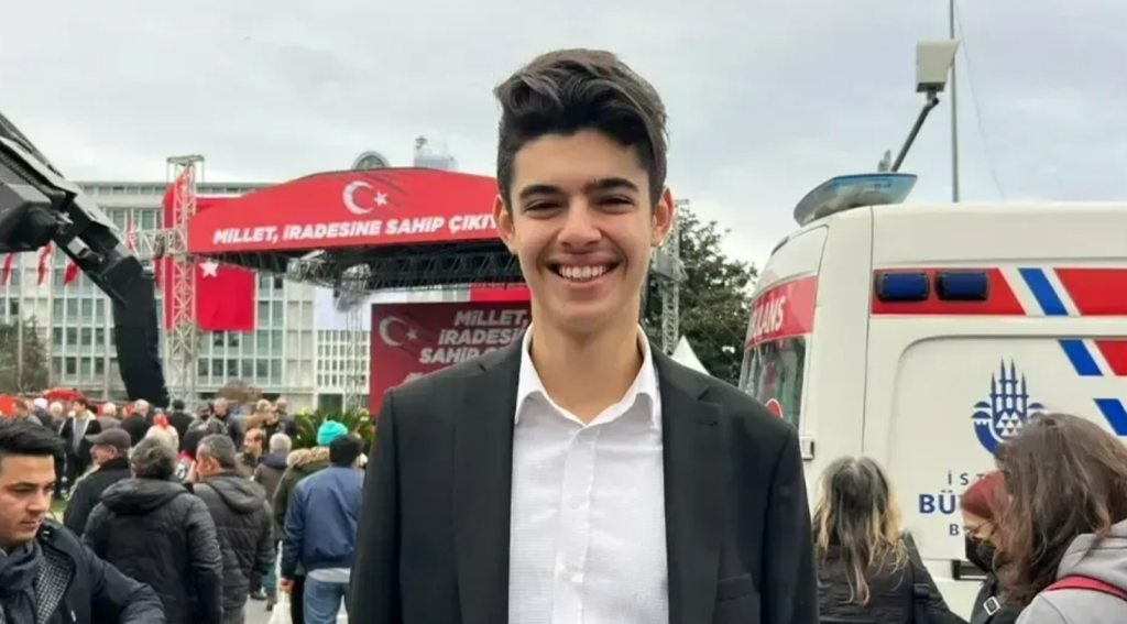 berkay gezgin neden tutuklandı, berkay gezgin kimdir, berkay gezgin tutuklanma sebebi, her şey çok güzel olacak, berkay gezgin ailesi
