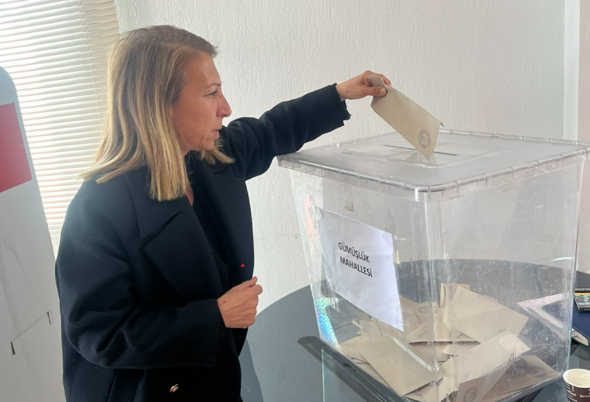süreyya öneş derici imamoğlu, süreyya öneş oy