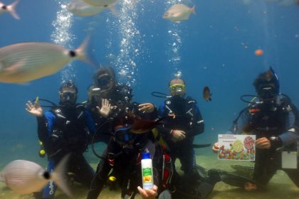 fethiyede dalgıçlar, su altında bayramlaşma, dalgıçlar bayramlaştı, deniz dibinde bayramlaşma, fethiyede dalgıçlar bayram