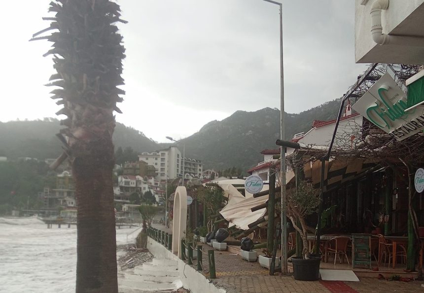 marmariste şiddetli yağış, marmariste fırtına, marmaris hava durumu, marmariste olumsuz hava, marmariste şiddetli yağış ve fırtına