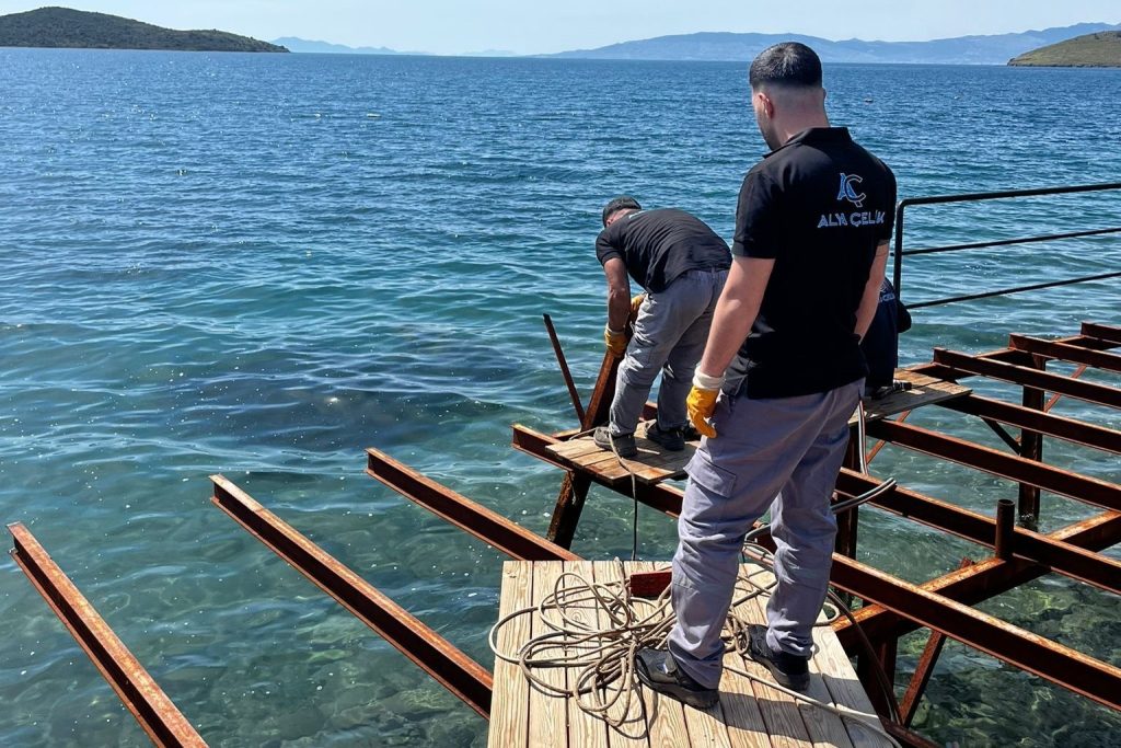 kaçak iskele, bodrum kaçak iskele, bodrumda kaçak iskele söküldü, bodrum belediyesi kaçak iskele, bodrum kaymakamlığı kaçak iskele