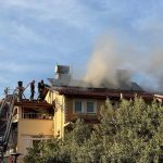 fethiyede iki katlı evde çıkan yangın, fethiyede iki katlı evdin çatısında çıkan yangın, fethiye yangın, fethiyede yangın, fethiye itfaiye