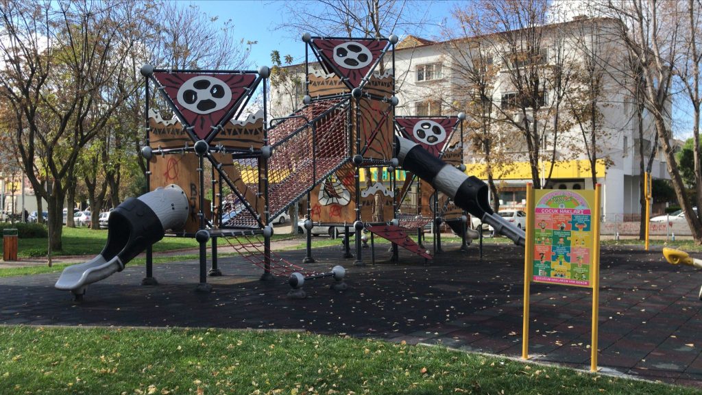 muğla çocuk hakları, muğla çocuk hakları panoları, muğla çocuk hakları köşeleri, muğladaki parklarda çocuk hakları, muğla büyükşehir belediyesi çocuk