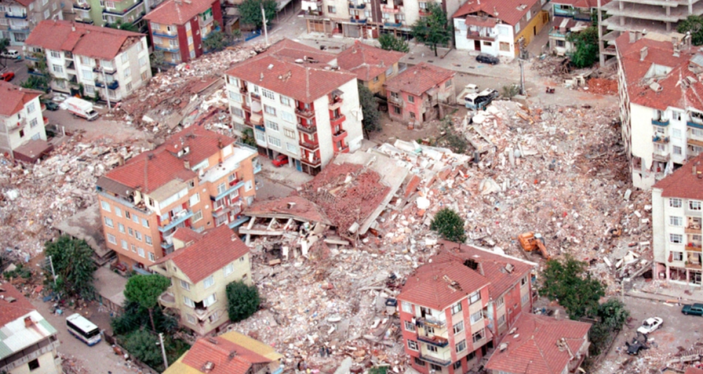 1999 depremi büyüklüğü, 1999 istanbul depremi, 1999 depremi kaç saniye sürdü, 99 depremi saat kaçta oldu, 99 depremi kaç saniye