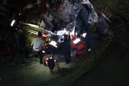 seydikemer kaza, seydikemer trafik kazası, saklkent kaza, saklıkent kavşağı kaza, eşen çayına kamyon